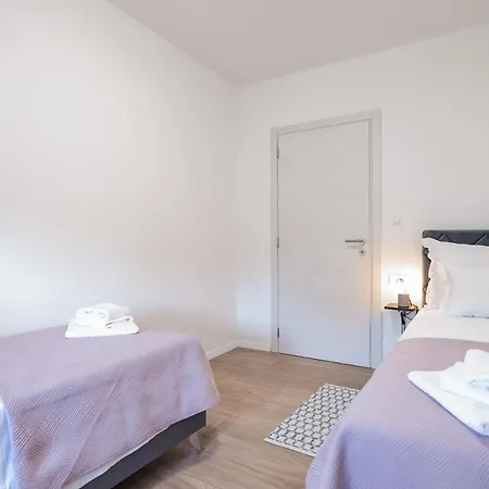 Elly Apartment *