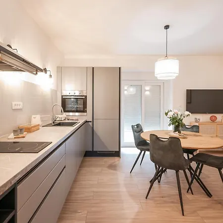 Elly Apartment *