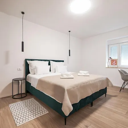 Elly Apartment