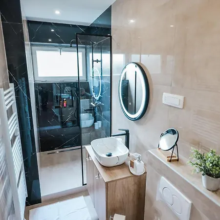 Elly Apartment