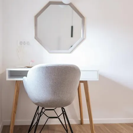 Elly Apartment